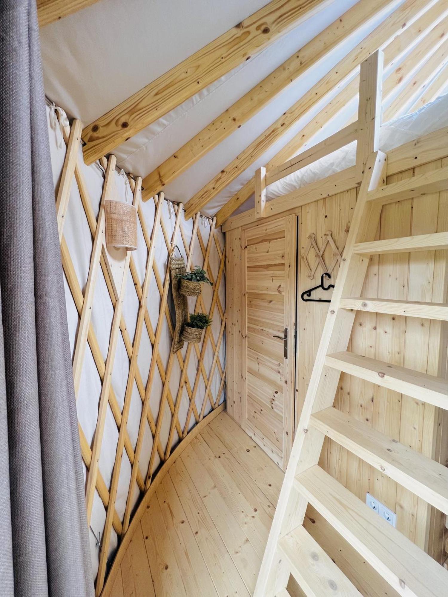 Magnolia Hoeve - Unieke Bestemming Voor Paardenliefhebbers En Bijzondere Overnachtingen In De Natuur Ledeacker Extérieur photo